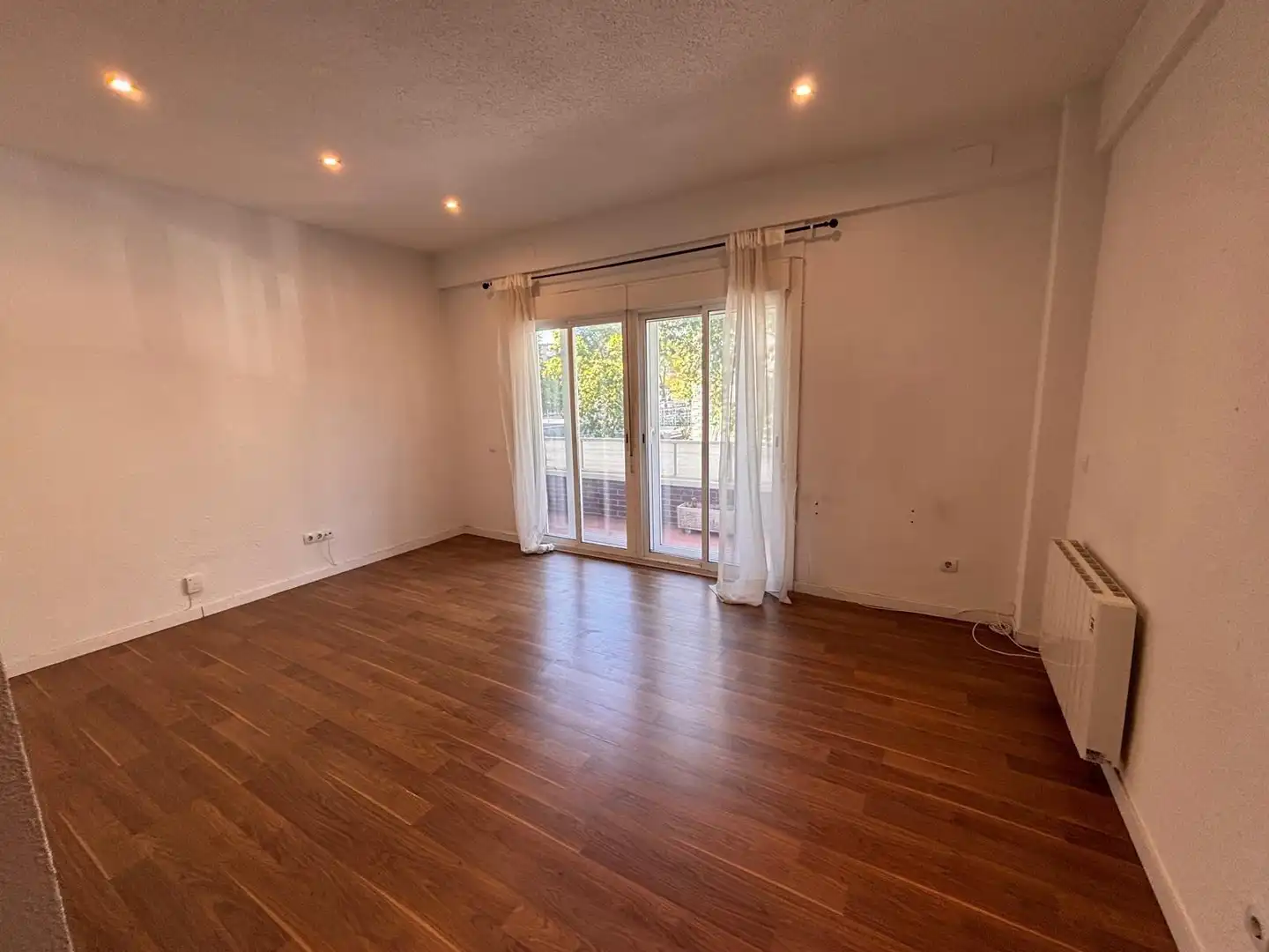 Wohnzimmer von Wohnung zur Miete in Madrid mit Heizung, Parkett und Terrasse
