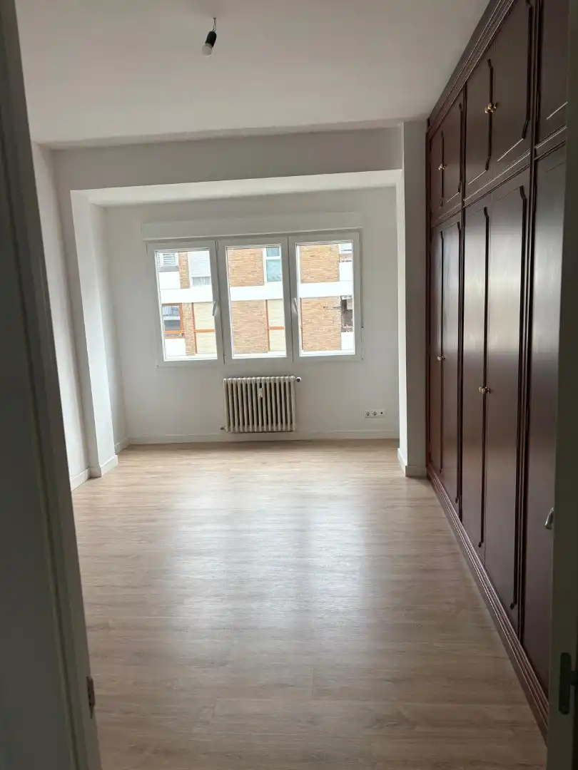 Dormitori de Pis de lloguer en Zaragoza amb Calefacció, Parquet i Forn