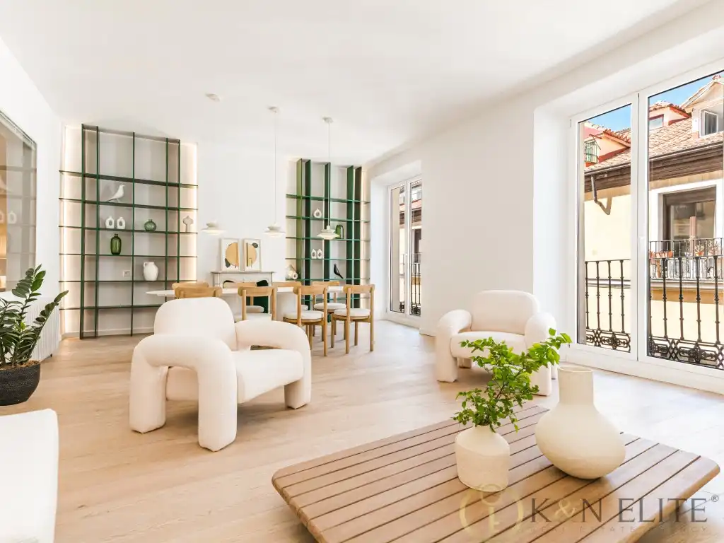 Flat with terrace for sale in Calle Magdalena