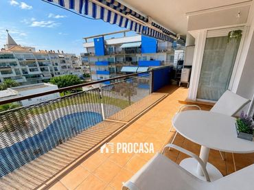Flat with pool for sale in Puerto Marina