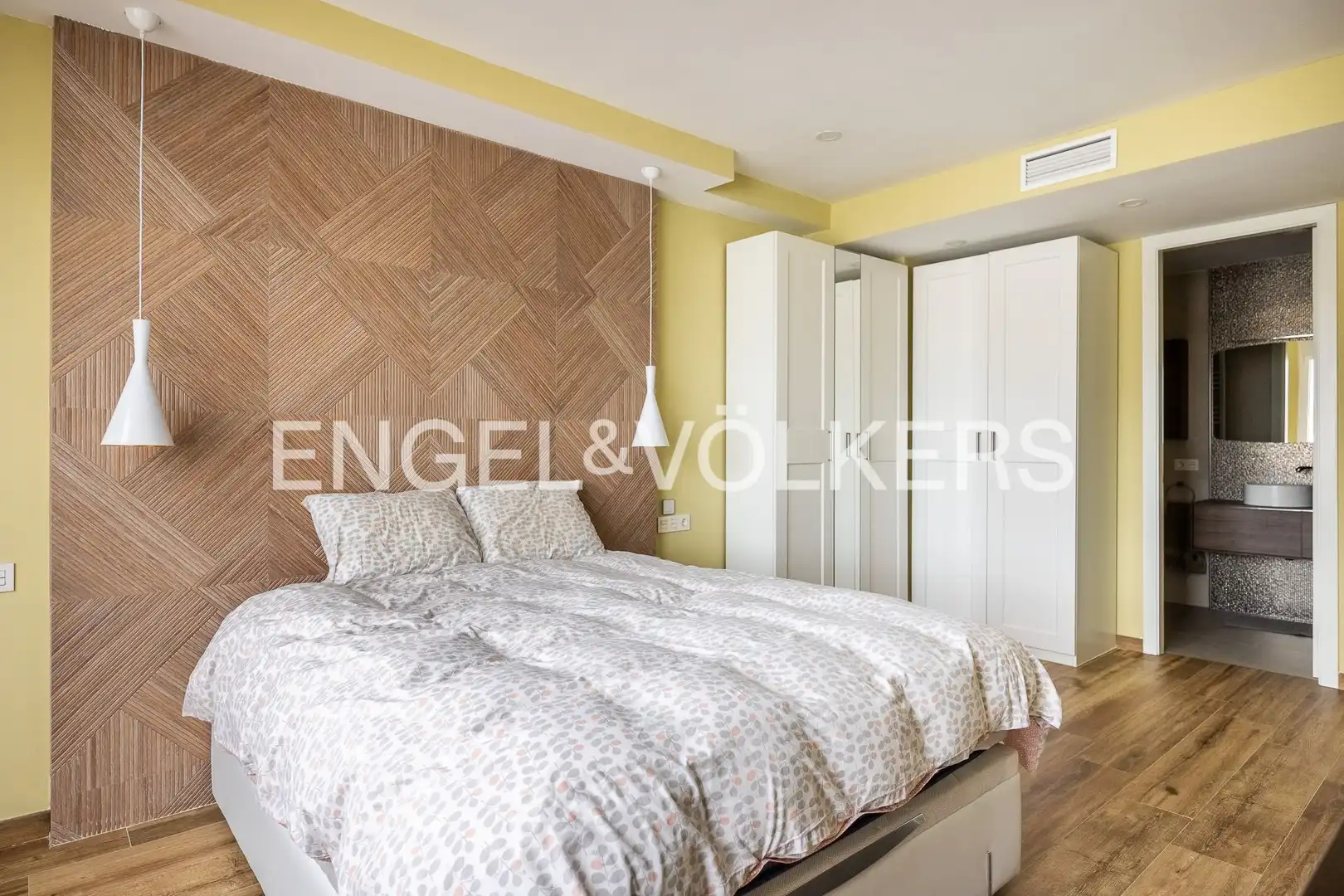 Habitación de Piso en venta en Sevilla con Aire acondicionado y Calefacción