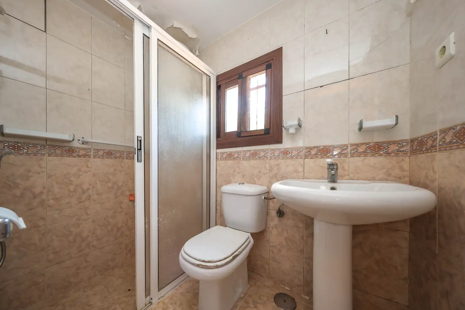 Bany de Casa o xalet en venda en Casarabonela amb Jardí privat