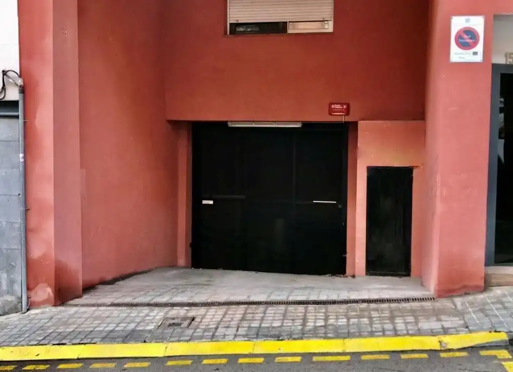 Parking for sale in C/ Bruc, imagen 2
