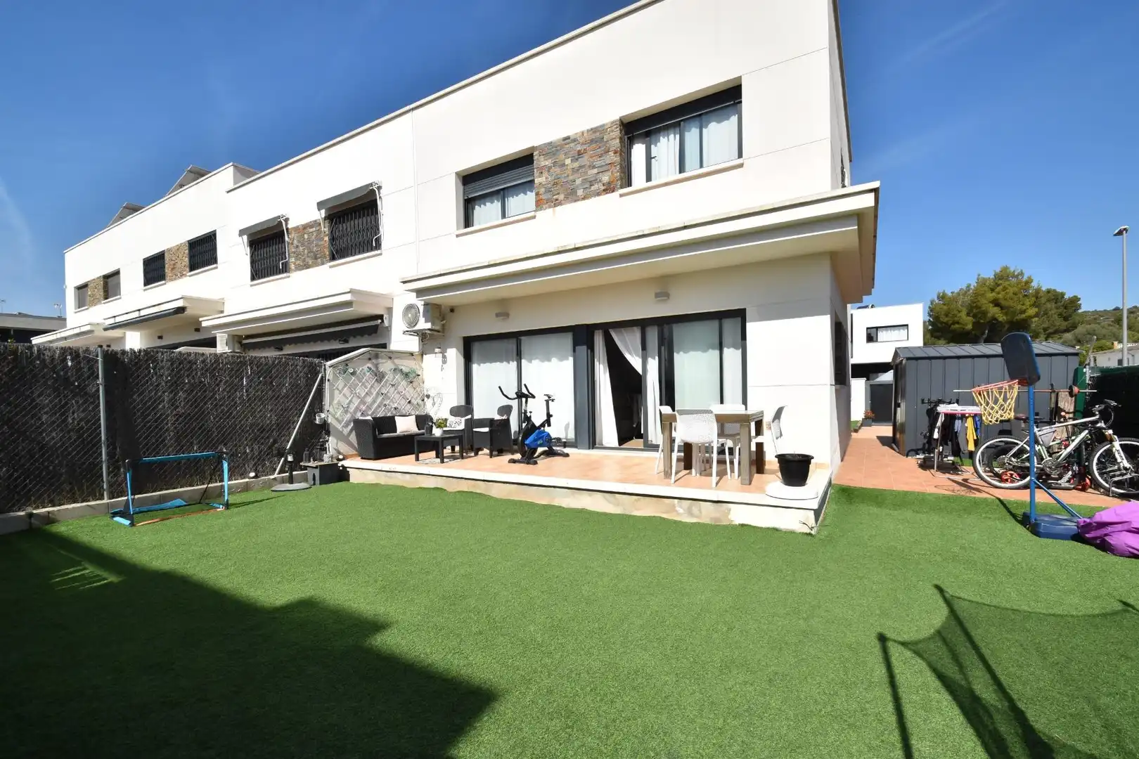 Jardí de Casa adosada en venda en Cunit amb Aire condicionat, Jardí privat i Terrassa