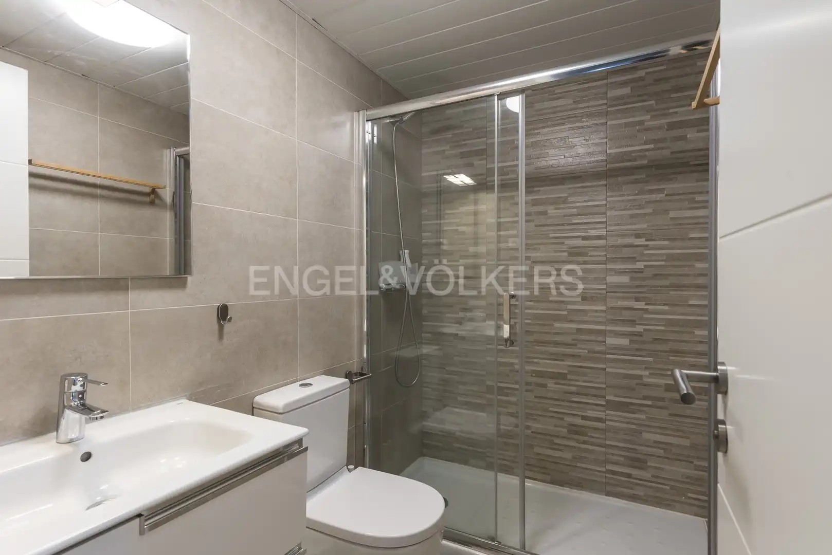 Badezimmer von Dachboden zur Miete in Madrid mit Klimaanlage, Heizung und Terrasse