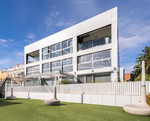 Exterior view of Apartment for sale in  Valencia Capital  with Air Conditioner, Heating and Private garden