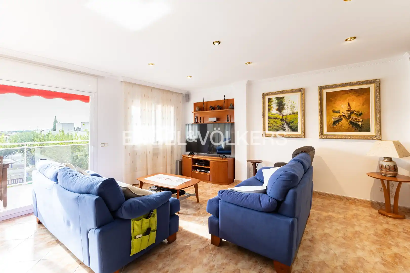 Sala d'estar de Casa o xalet en venda en Pineda de Mar amb Aire condicionat, Calefacció i Parquet