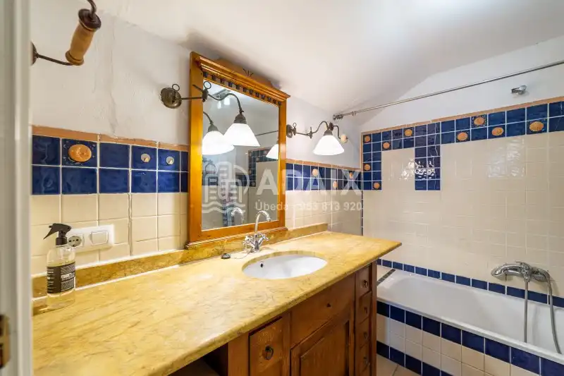 Bany de Casa o xalet en venda en Úbeda amb Terrassa i Balcó