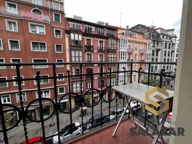 Vista exterior de Piso de alquiler en Bilbao  con Calefacción y Balcón