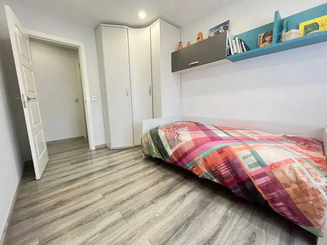 Dormitori de Pis en venda en  Pamplona / Iruña amb Calefacció, Parquet i Balcó