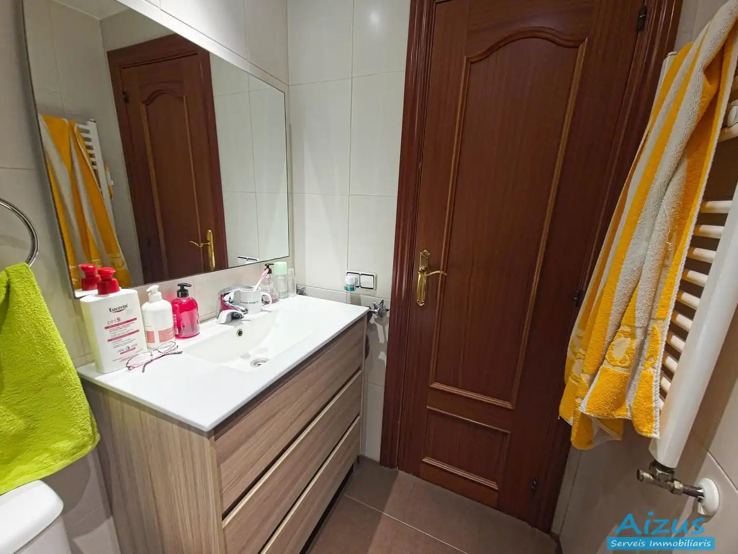 Baño de Piso en venta en Ripollet con Calefacción