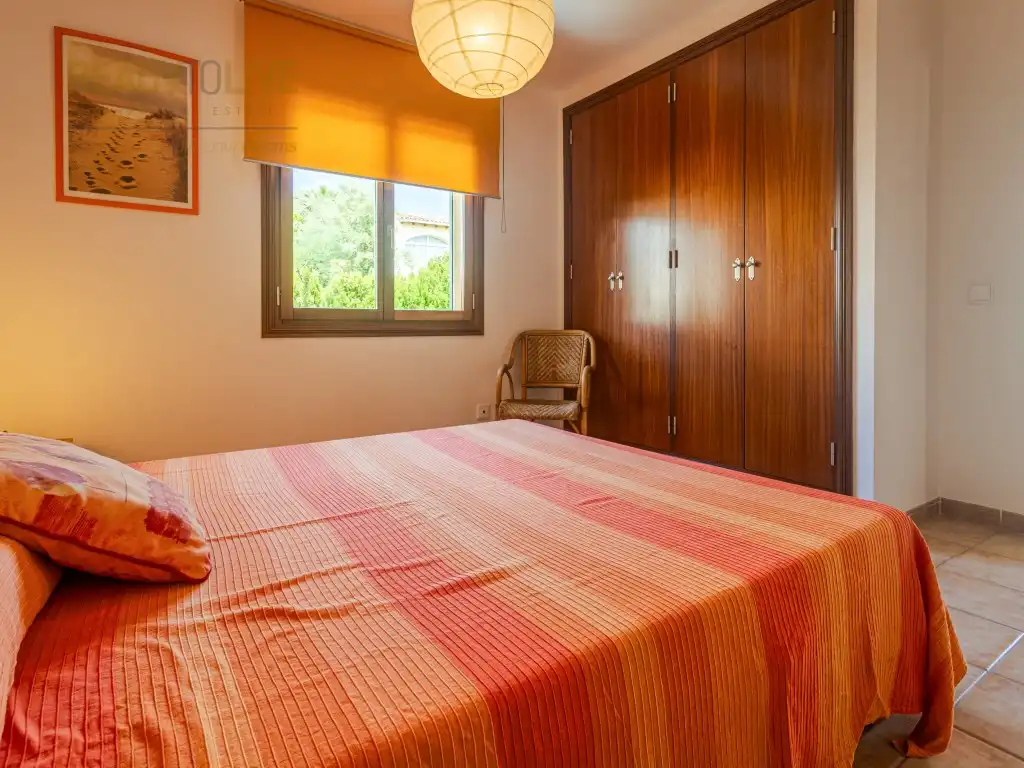 Schlafzimmer von Einfamilien-Reihenhaus zum Verkauf in Alcúdia mit Klimaanlage, Privatgarten und Terrasse