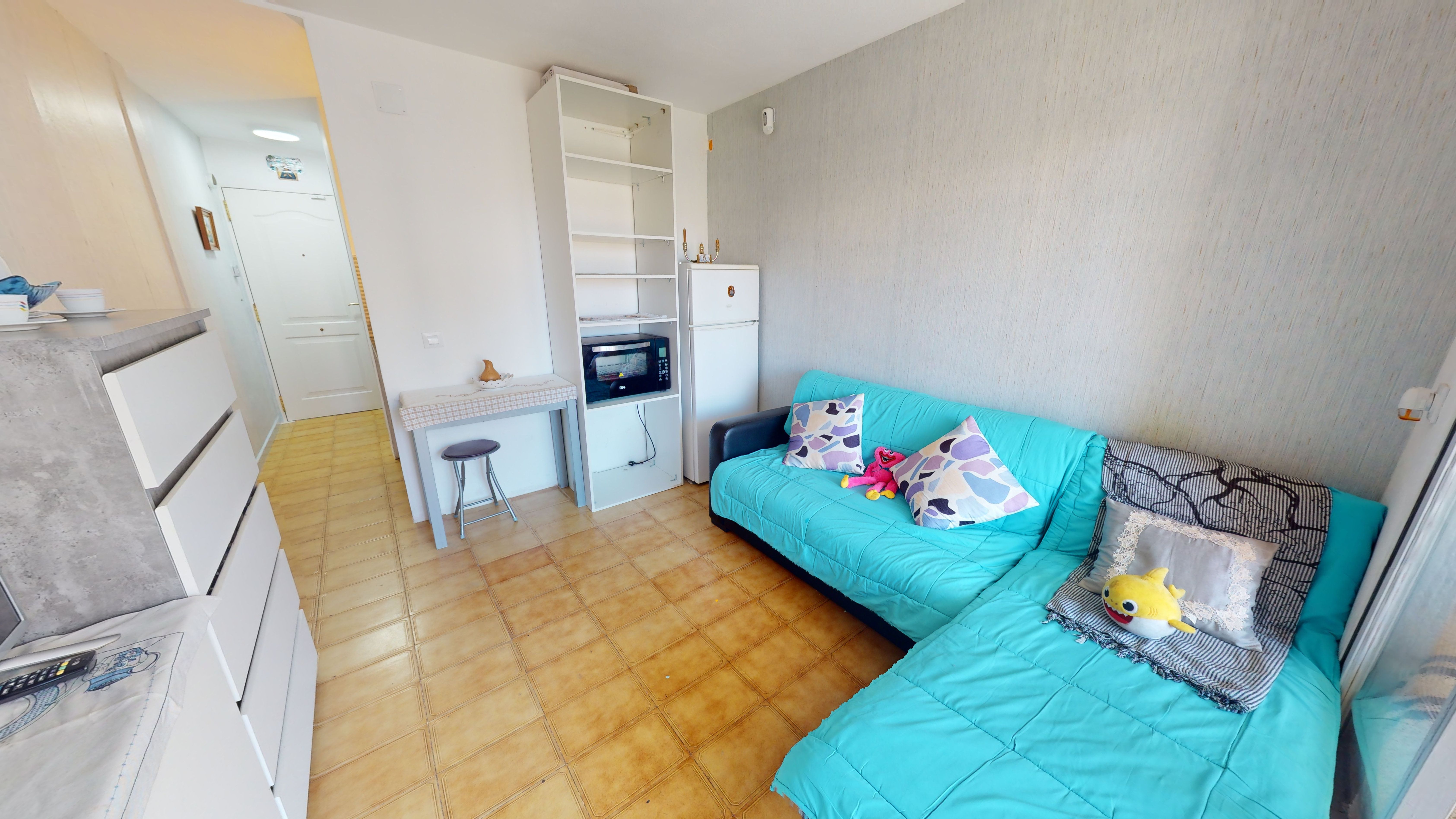 Sala d'estar de Estudi en venda en Benidorm amb Terrassa, Moblat i Balcó