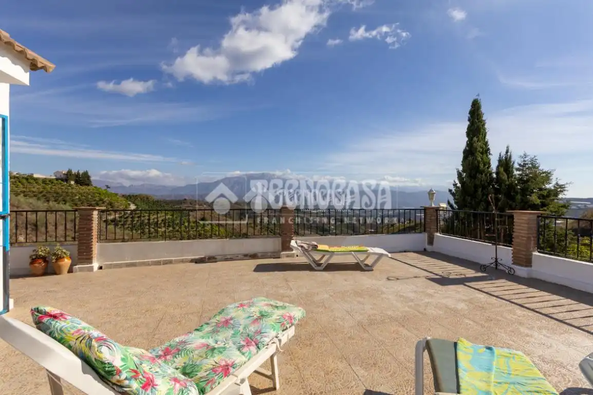 Terrace of Country homes for sale in Iznate, Málaga
