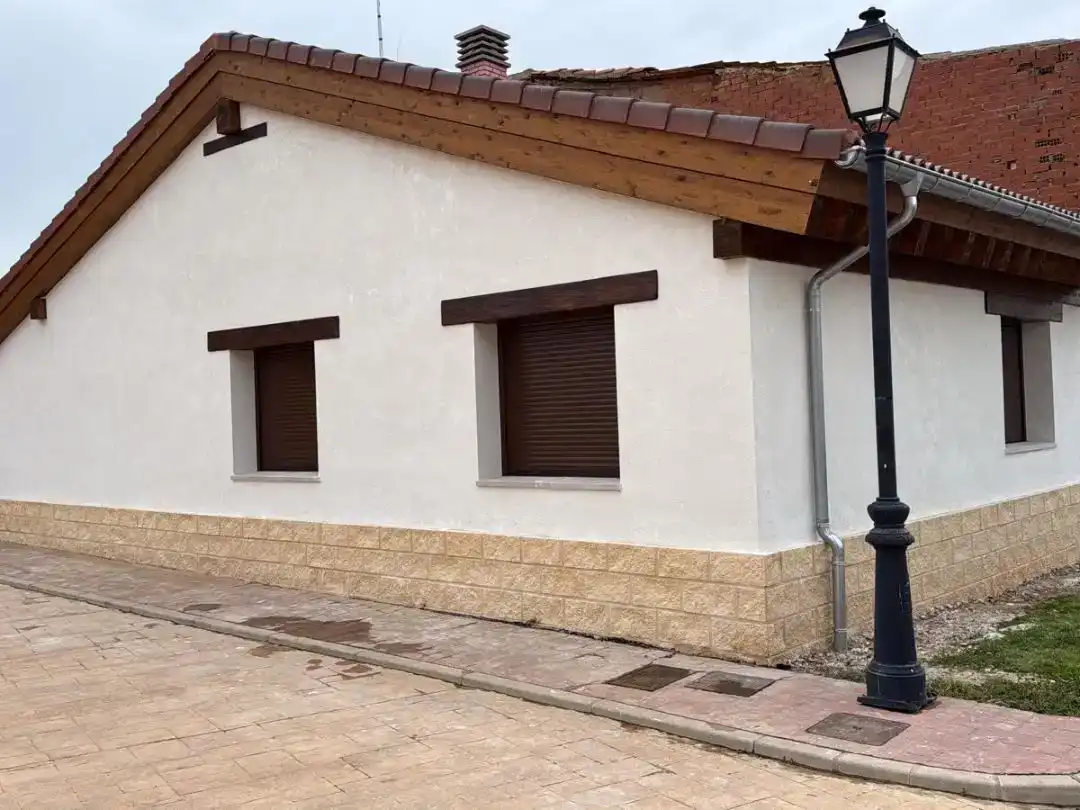 Vista exterior de Casa adosada en venta en Corral de Ayllón con Jardín privado