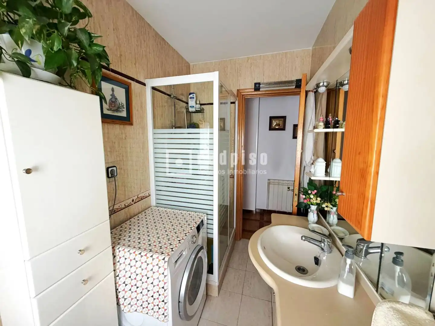 Bathroom of Flat for sale in Madrid  with Air Conditioner and Heating
