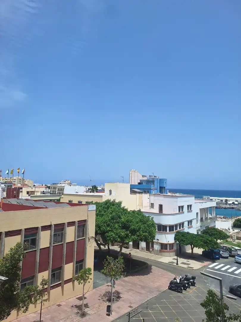 Vista exterior de Pis en venda en Puerto del Rosario amb Terrassa i Moblat