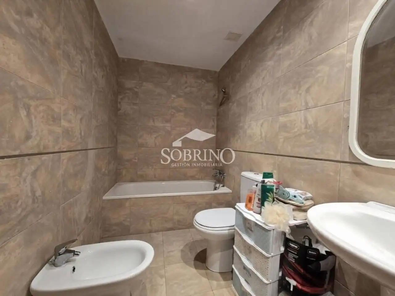 Badezimmer von Dachboden zum Verkauf in Llanes mit Abstellraum