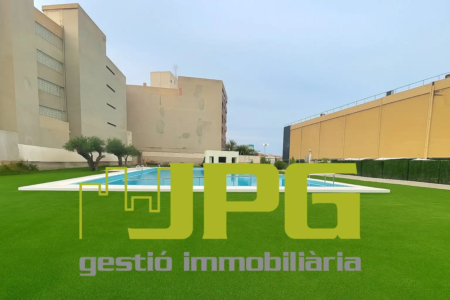 Piscina de Piso en venta en Sant Joan d'Alacant con Amueblado, Horno y Balcón