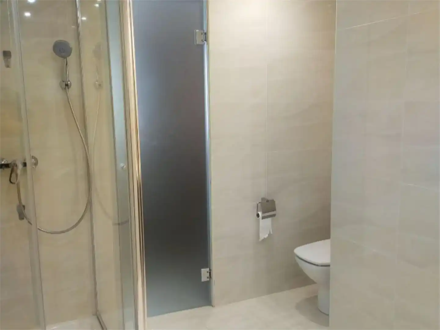 Bany de Pis de lloguer en Valencia amb Aire condicionat, Parquet i Moblat