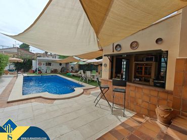Chalet con balcón en venta en Los Balcones - Los Altos