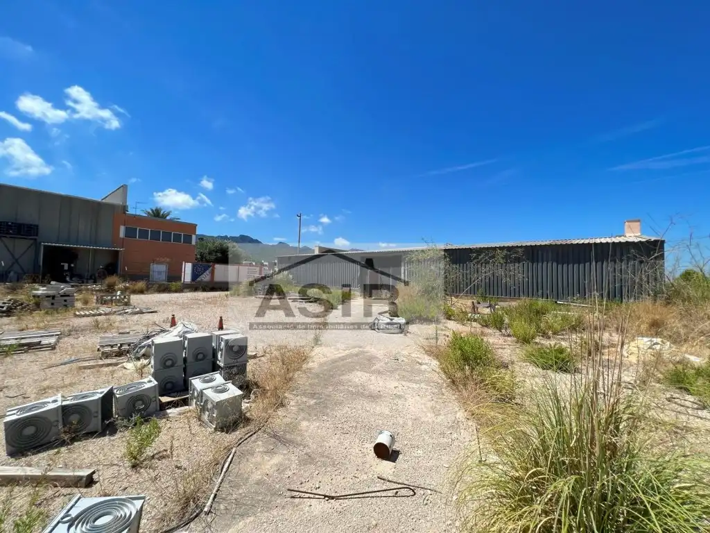Industrial buildings for rent in Favara