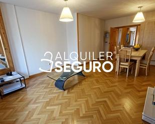 Dormitori de Pis de lloguer en Guadalajara Capital amb Calefacció, Terrassa i Piscina