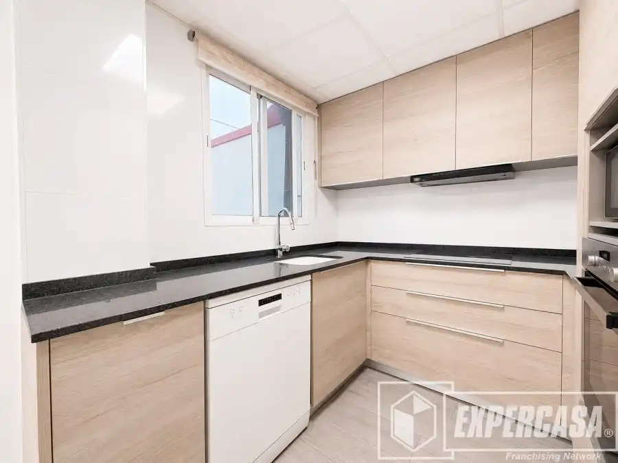 Cuina de Pis en venda en Llíria amb Aire condicionat i Terrassa