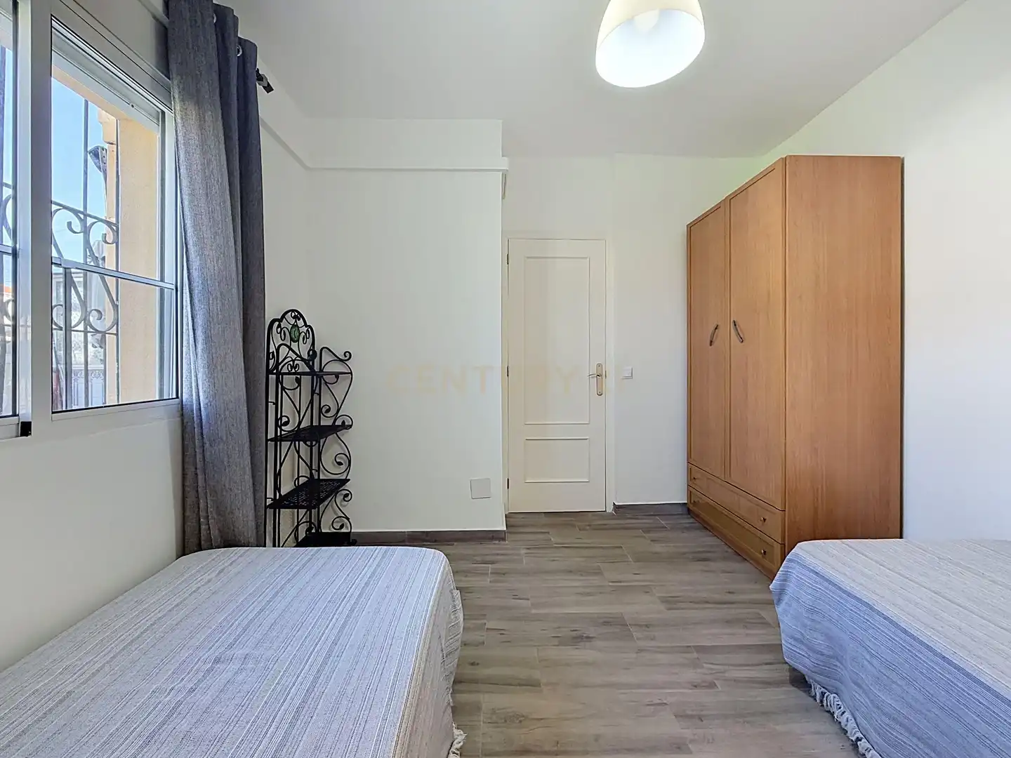 Dormitori de Casa o xalet en venda en Torrevieja amb Aire condicionat, Jardí privat i Piscina