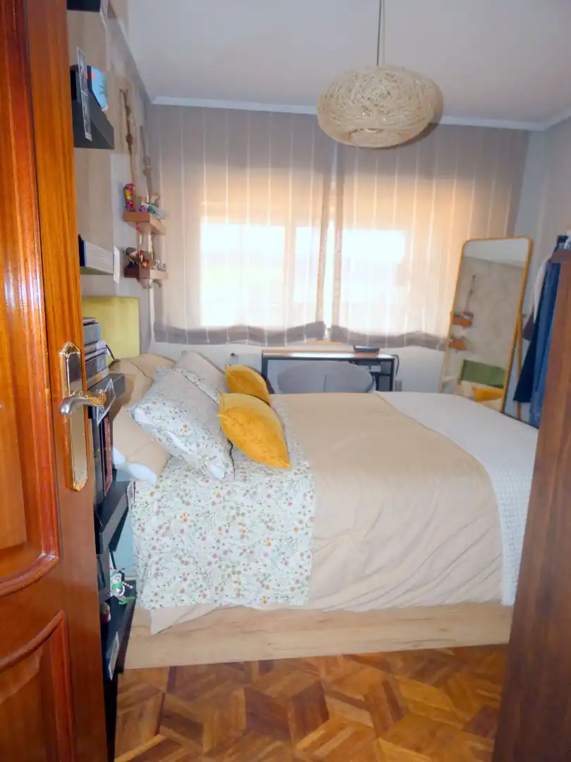 Dormitori de Pis en venda en Bilbao  amb Calefacció, Parquet i Terrassa