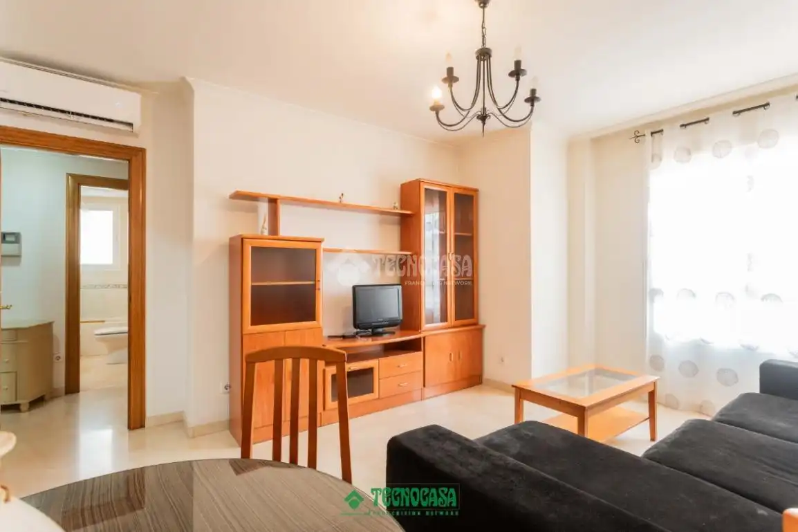 Sala d'estar de Pis en venda en Almería amb Aire condicionat