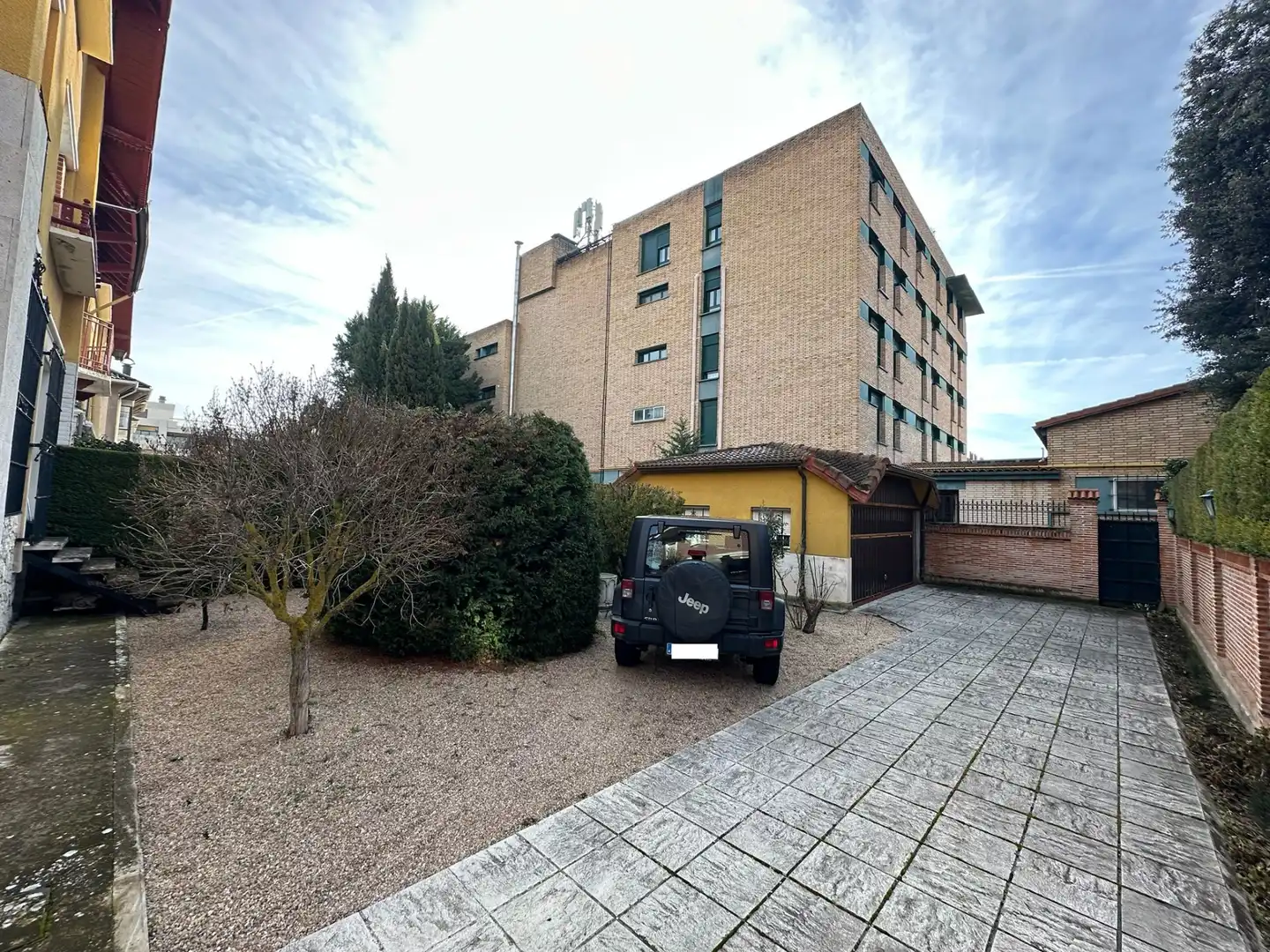 Vista exterior de Casa adosada en venda en Burgos amb Calefacció, Jardí privat i Traster