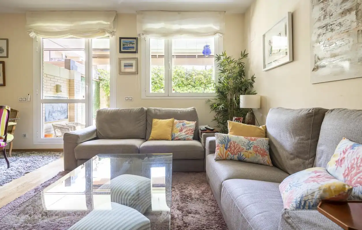 Sala de estar de Planta baja en venta en Pozuelo de Alarcón con Aire acondicionado, Calefacción y Jardín privado