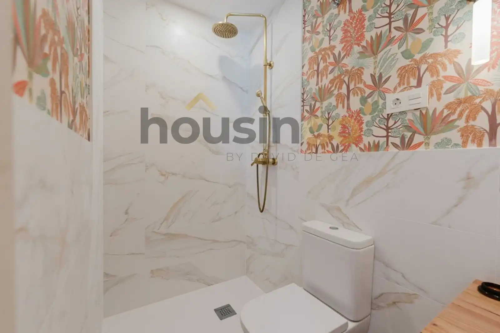 Bathroom of Flat for sale in Madrid  with Air Conditioner, Heating and Parquet flooring