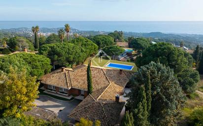 Vista exterior de Casa o xalet en venda en Sant Vicenç de Montalt amb Aire condicionat, Calefacció i Jardí privat