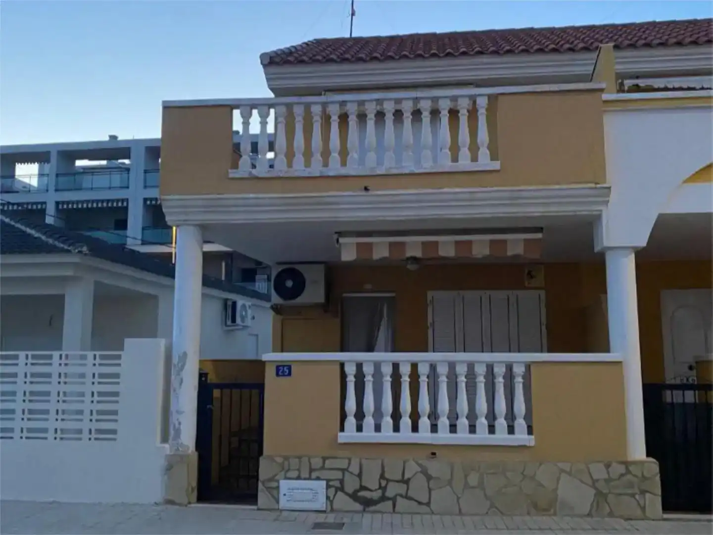 Vista exterior de Casa adosada en venda en Chilches / Xilxes amb Aire condicionat