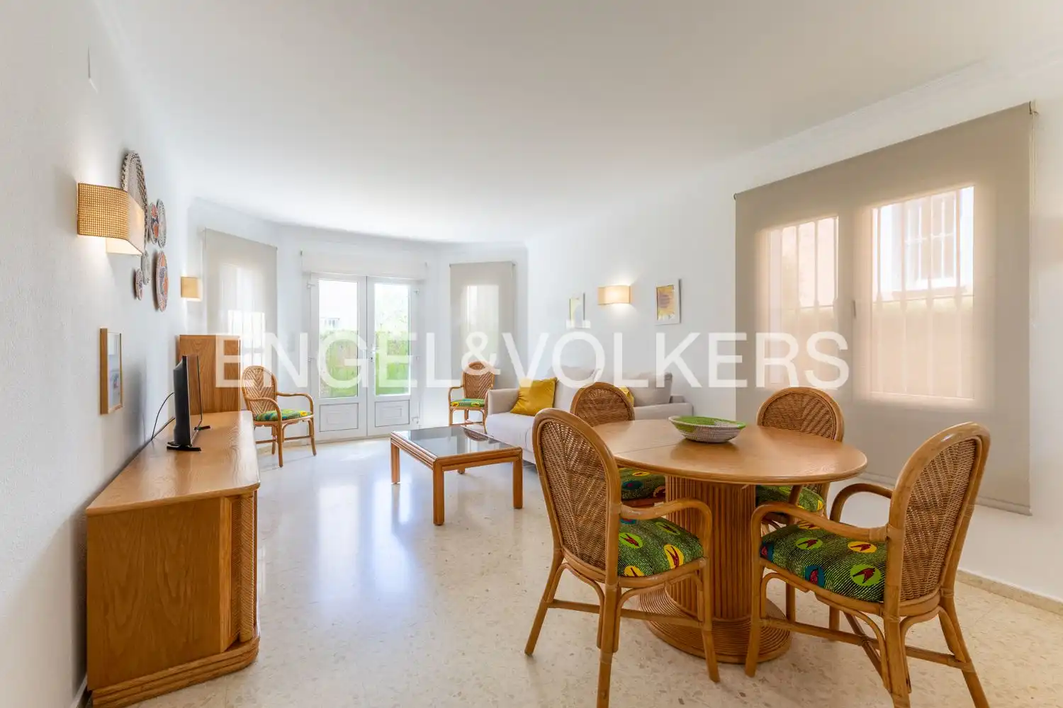 Comedor de Casa o chalet de alquiler en Oliva con Aire acondicionado, Calefacción y Jardín privado
