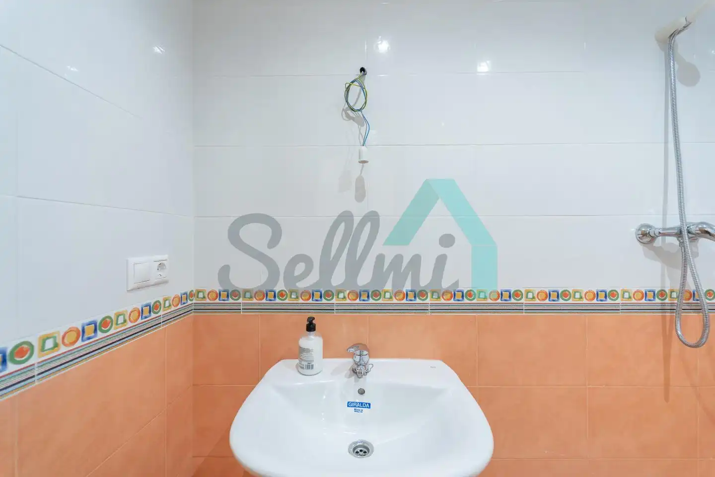 Badezimmer von Wohnung zum Verkauf in Aller mit Heizung, Terrasse und Abstellraum