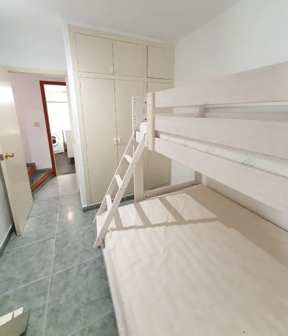 Schlafzimmer von Wohnungen zum Verkauf in Palafrugell mit Möbliert und Ofen