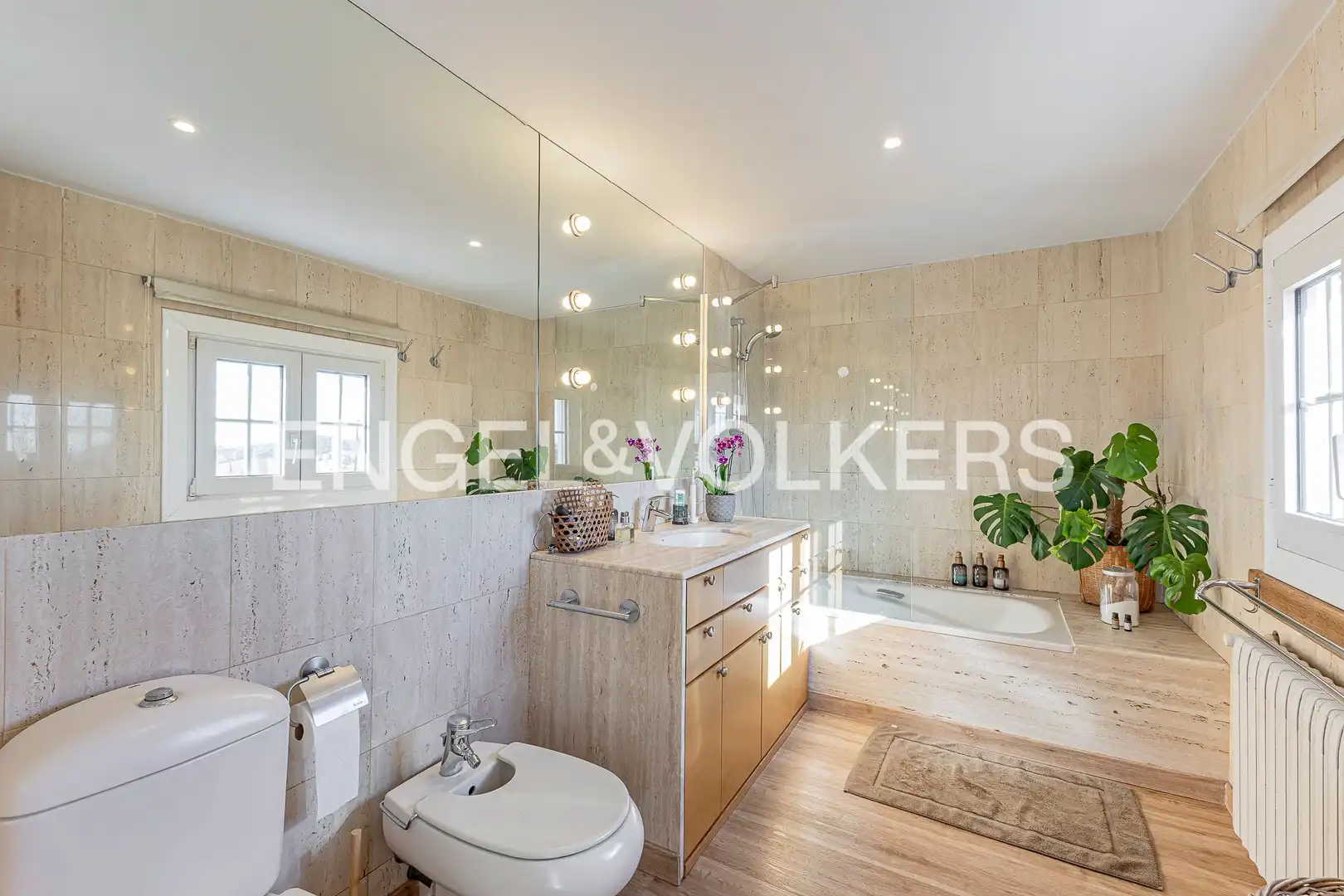 Bathroom of Duplexes for sale in Barcelona  with Air Conditioner, Heating and Private garden