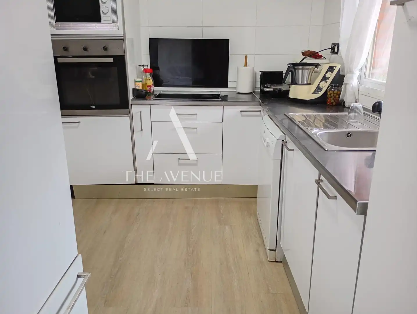 Cuina de Casa adosada en venda en Las Rozas de Madrid amb Calefacció, Jardí privat i Parquet