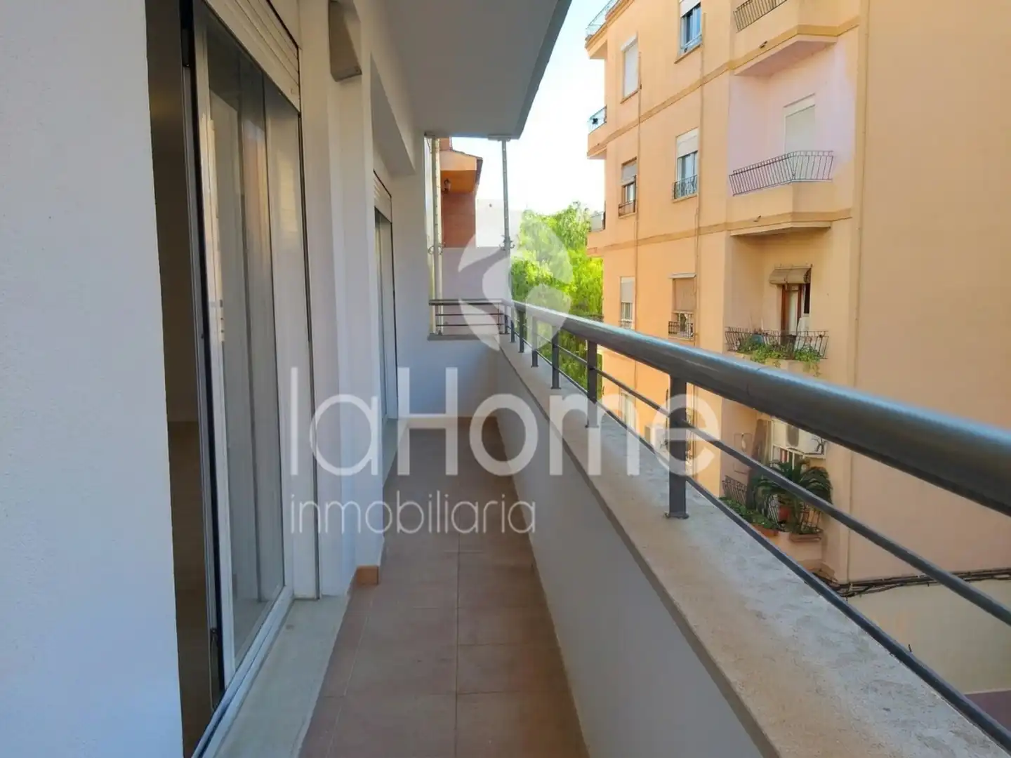 Terrasse von Wohnung zum Verkauf in Paterna mit Parkett, Terrasse und Ofen