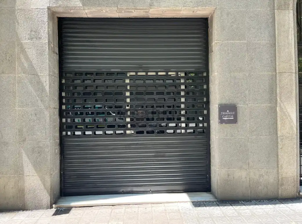 Vista exterior de Local de alquiler en Barcelona