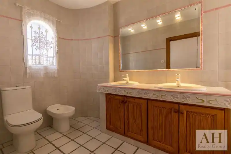 Bathroom of Houses for sale in L'Alfàs del Pi