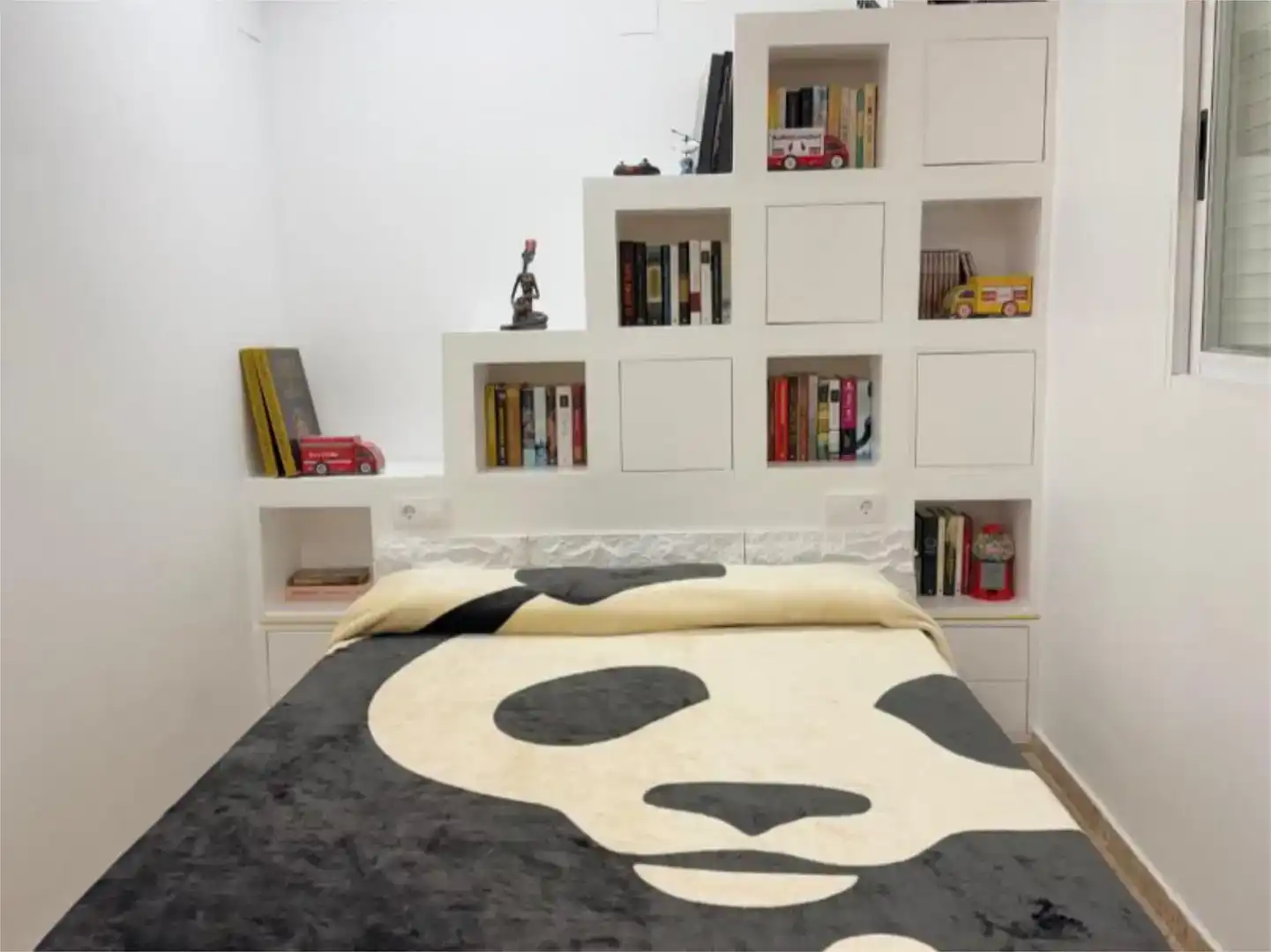 Habitación de Piso de alquiler en Emperador con Aire acondicionado, Amueblado y Balcón