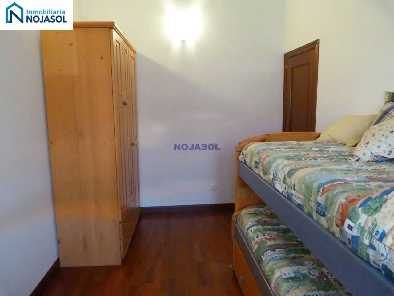 Schlafzimmer von Einfamilien-Reihenhaus zum Verkauf in Bareyo mit Heizung, Terrasse und Möbliert
