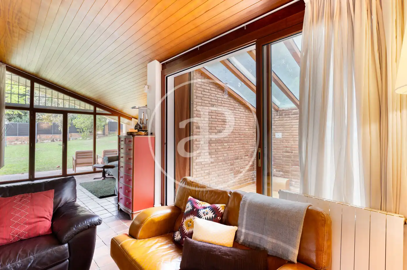 Sala de estar de Casa o chalet en venta en Cerdanyola del Vallès con Aire acondicionado, Calefacción y Jardín privado