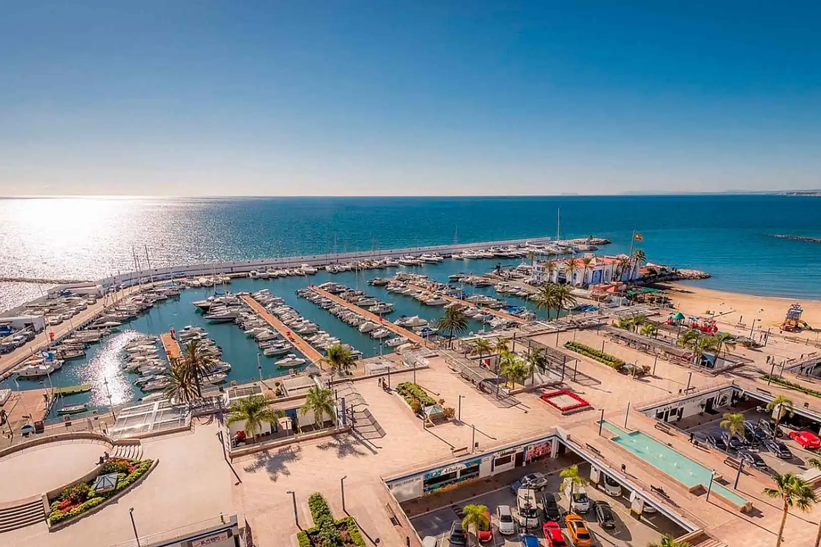 Vista exterior de Planta baja en venta en Marbella con Aire acondicionado, Terraza y Trastero