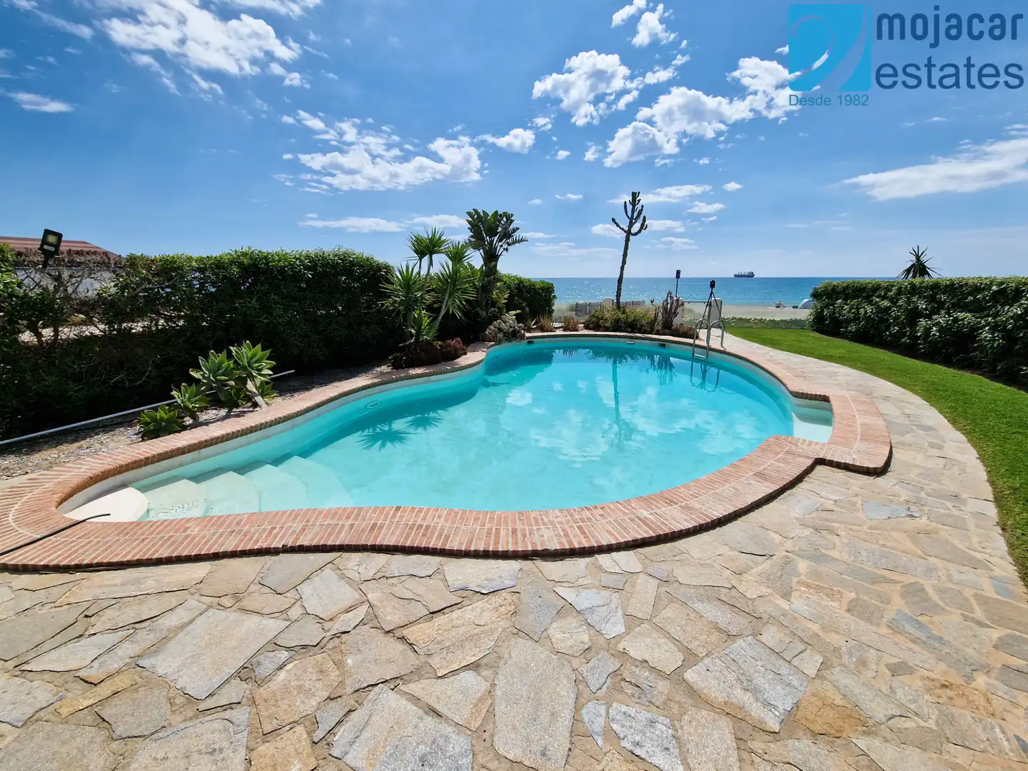 Villa mit Pool zum Verkauf in Avenida de Palomares 16