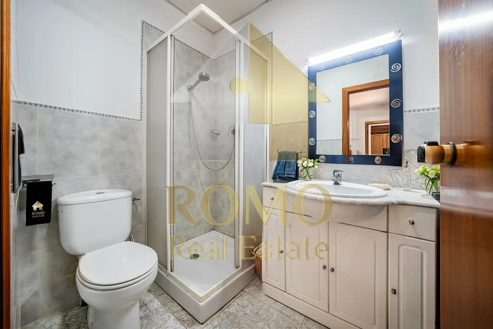 Baño de Casa adosada en venta en Santa Perpètua de Mogoda con Aire acondicionado, Calefacción y Jardín privado